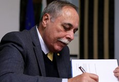 Дипломатът определи санкциите като административен акт без съд и заяви