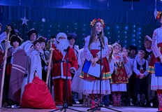 Коледният дух завладя региона с празнични концерти и традиционния обичай