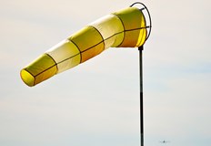 Оранжев код за опасно силен вятър е в сила за