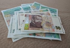 Страната става 21 вият член на еврозоната на 1 януари