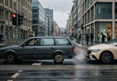 Европа смекчава правилата за вредни емисии и въвежда категория за