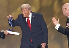 Джани Инфантино връчи отличието на американския президент по време на