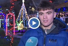 Валентин Хаджиев подарява коледно настроение с безплатна светлинна изложбаВ двора
