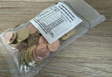 Банковите клонове в града обслужват желаещите за по малко от 10