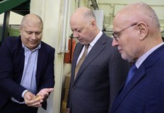 Росен Желязков инспектира производството на българските евромонети в БНББългарските евромонети