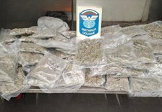 Дрогата е била скрита под седалките и в таблото на