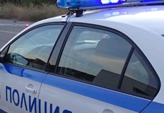 Шофьорите да бъдат внимателниКола се обърна по таван в канавка