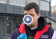 Рекордьорът на Гинес плува 3 километра в ледени води в