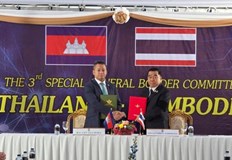 Половин милион души са разселени заради боевете по границатаТайланд и