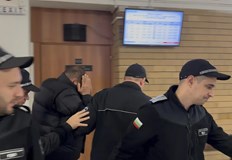 Лидерът на престъпната група с полицаи излиза от килията с