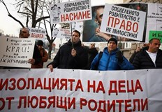 Депутатите обсъждат окончателни промени в Семейния кодекс които предвиждат отнемане