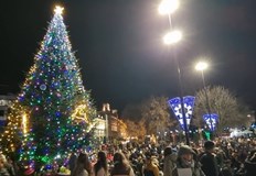 Богата програма и фолклорни танци откриват фестивала Русе коледната