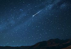 Любителите на астрономията ще наблюдават до 10 падащи звезди на