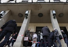 Продажбата стартира тази сутрин граждани чакат от 6 00 часа за