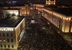 Световните агенции акцентират върху мобилизацията в социалните мрежи и проблема