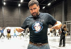 Кралят на попфолка използва рекордната сума като тактически ходКралят на