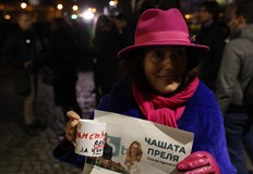 Изданието описва ситуацията като сигнал за възобновени опасения относно политическия