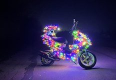 Празнично украсеното возило предизвика множество усмивки и одобрителни коментариСлед публикацията