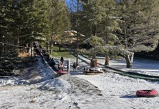 Комплексът се отоплява с еко пелети а дневната карта за