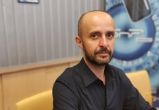 Режисьорът анализира безсрамието на политическата класа и енергията на поколението