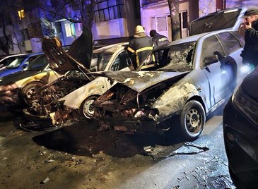 Горяха коли в квартал "Дружба"