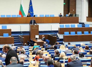 Парламентът прие окончателно удължителния бюджет Парламентът прие окончателно удължителния бюджет