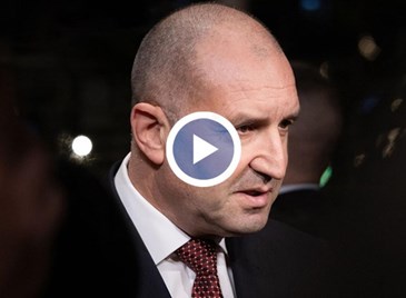 Румен Радев започва консултации с ГЕРБ и ПП-ДБ Румен Радев започва консултации с ГЕРБ и ПП-ДБ