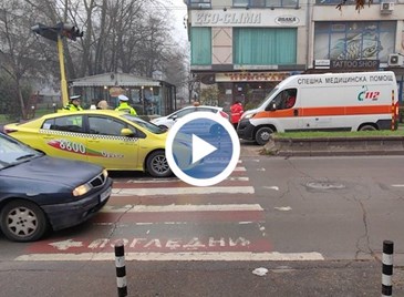 Такси блъсна жена на пешеходната пътека в Русе