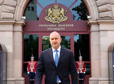 Румен Радев приключва консултациите за кабинет с „Величие“