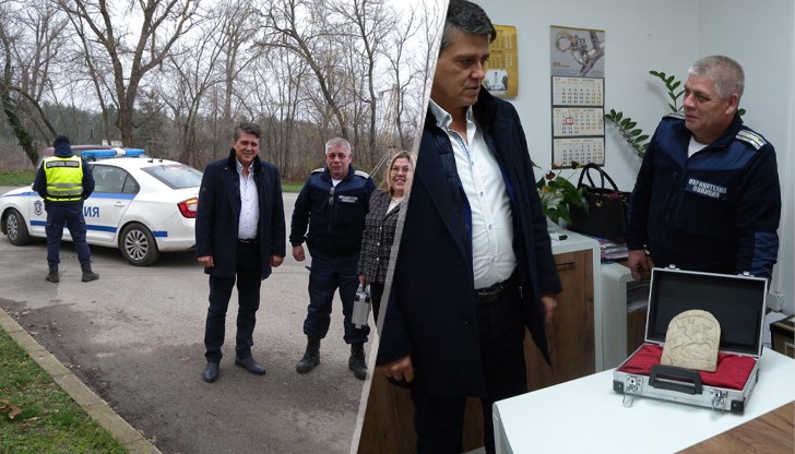 Оброчната плочка на Тракийския конник е открита на търг в Испания и спасена благодарение на френски преподавател Оброчната плочка на Тракийския конник е открита на търг в Испания и спасена благодарение на френски преподавател