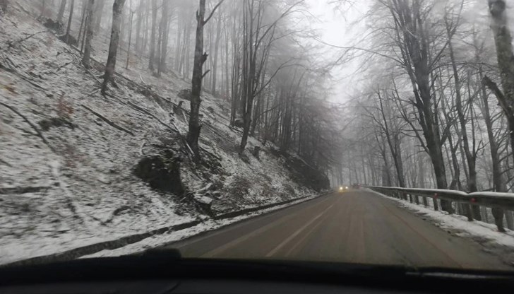 Пътните настилки са почистени, но зимните условия изискват подготвени автомобили Пътните настилки са почистени, но зимните условия изискват подготвени автомобили