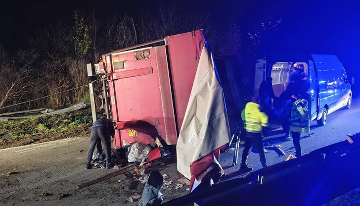 Инцидентът блокира временно движението край Дебелец, няма пострадали