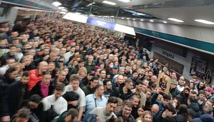 Хиляди щурмуваха метрото заради блокадите в центъра на столицата