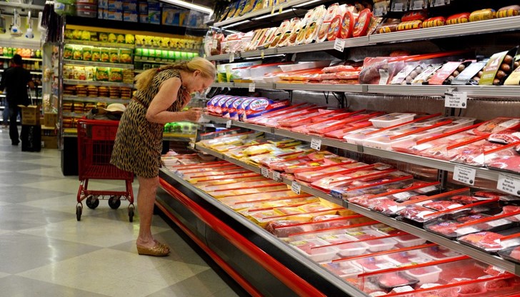 Търговците слагат 135% надценка на водата и 89% на яйцата Търговците слагат 135% надценка на водата и 89% на яйцата