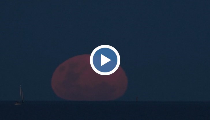 Явлението "Студената луна" предложи уникална гледка