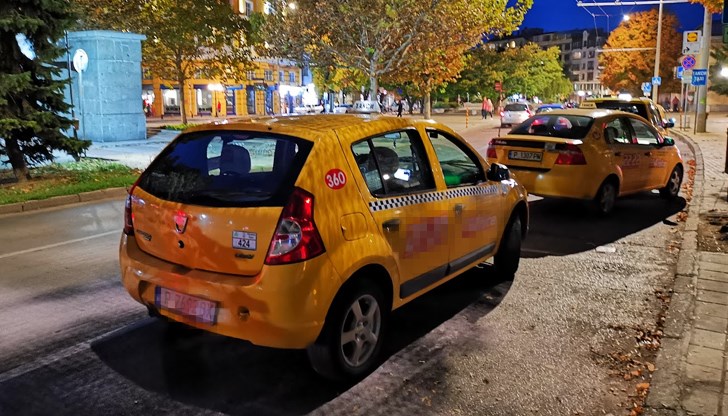 Клиентите плащат сметката за "осигуровките" на таксиджиите Клиентите плащат сметката за "осигуровките" на таксиджиите