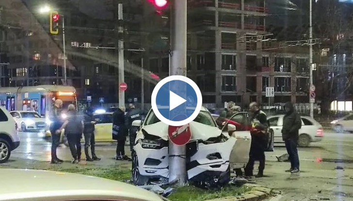 Инцидентът блокира движението по булевард "България"