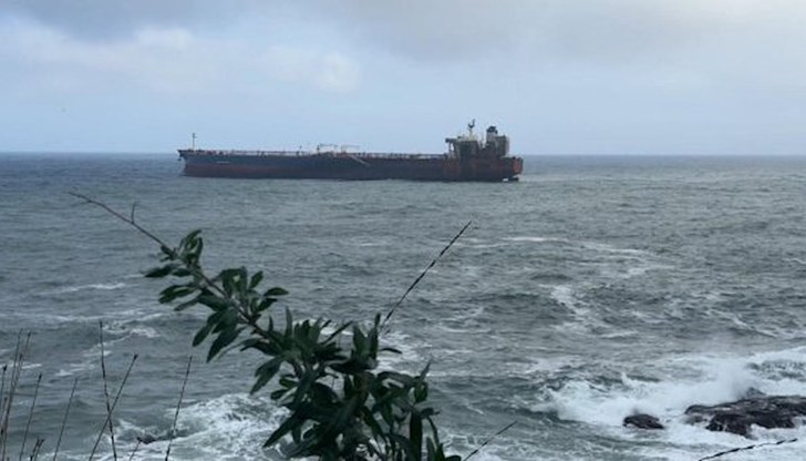 Министерството на транспорта и ВМС координират спешна акция за снабдяване на 10-членния екипаж Министерството на транспорта и ВМС координират спешна акция за снабдяване на 10-членния екипаж