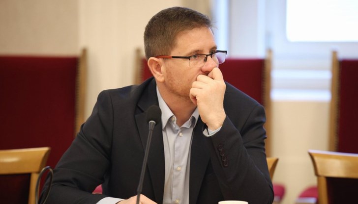 Депутатът от "Възраждане" предупреди за опасни сделки и разходи в последните дни на властта Депутатът от "Възраждане" предупреди за опасни сделки и разходи в последните дни на властта