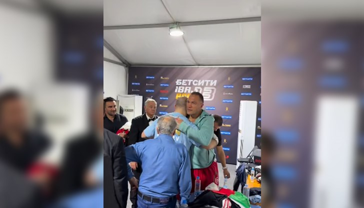 Руският боксьор нокаутира Кубрат Пулев, но показа огромно уважение в съблекалнята Руският боксьор нокаутира Кубрат Пулев, но показа огромно уважение в съблекалнята