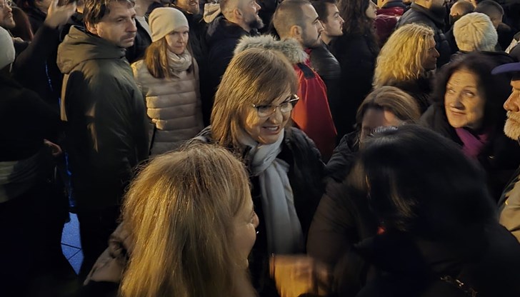 Привилегированата каста си вдига заплатите, докато майчинството и минималната ставка замръзват, смята политикът Привилегированата каста си вдига заплатите, докато майчинството и минималната ставка замръзват, смята политикът