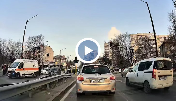 Пострадалото момиче е транспортирана в "Пирогов" с гръдна травма