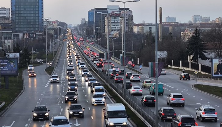 900 полицейски екипа следят за безопасността по пътищата в цялата страна 900 полицейски екипа следят за безопасността по пътищата в цялата страна