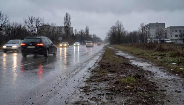Пътните настилки са мокри и частично заледени, въведени са промени в организацията на трафика по ключови направления Пътните настилки са мокри и частично заледени, въведени са промени в организацията на трафика по ключови направления