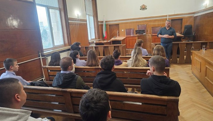 Възпитаници на СУПНЕ "Фридрих Шилер" научиха как да се пазят от онлайн секти и кибертормоз