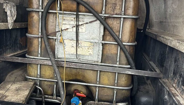 61-годишен мъж е хванат с оборудван за продажби микробус и склад в село Николово