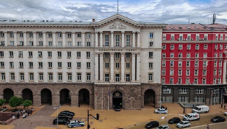 Падането на правителството на Росен Желязков активира конституционната процедура по чл. 99, позната като "домова книга" Падането на правителството на Росен Желязков активира конституционната процедура по чл. 99, позната като "домова книга"