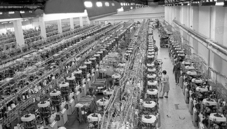 БТА показа уникален кадър от завода "Фазан" в Русе от 1989 година БТА показа уникален кадър от завода "Фазан" в Русе от 1989 година