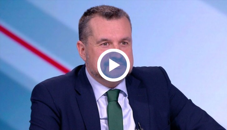 Според анализатори кабинетът е свалил отговорността от себе си заради Еврозоната и бюджета