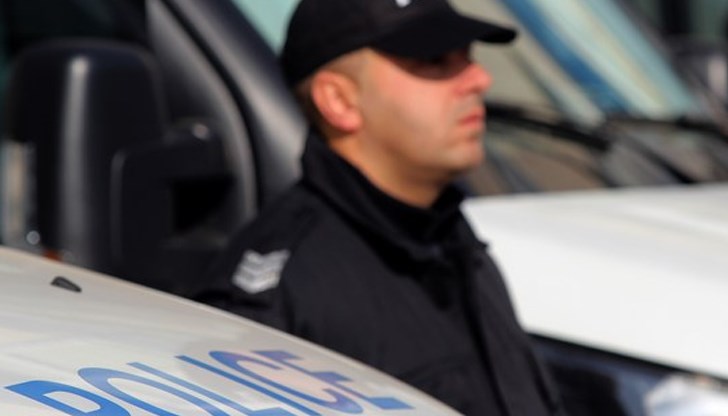 Министър Даниел Митов отличи полицай за героизъм край Мокрен Министър Даниел Митов отличи полицай за героизъм край Мокрен